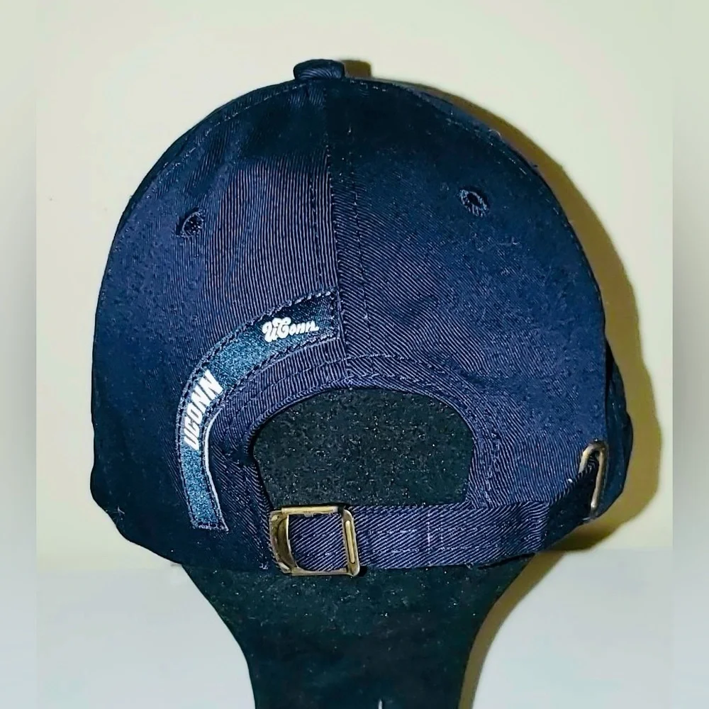 Vintage UCONN Huskies College Baseball Hat with Arch & Adjustable Back NWOT